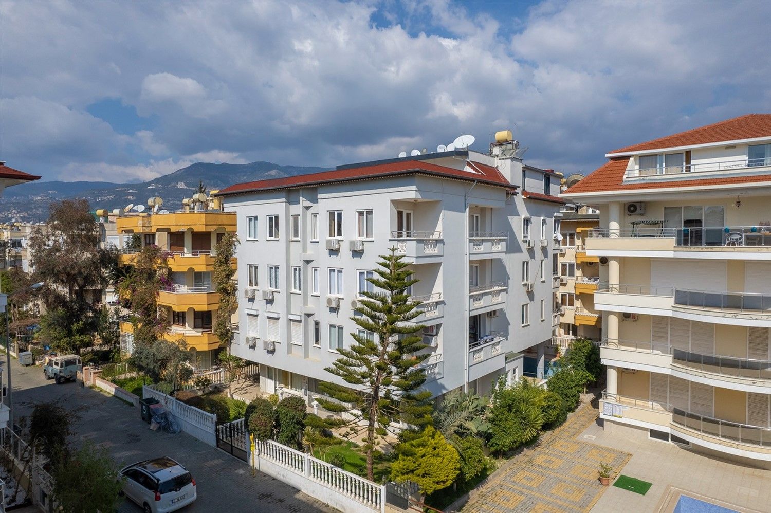 Two apartments in one complex suitable for citizenship - Alanya, Oba