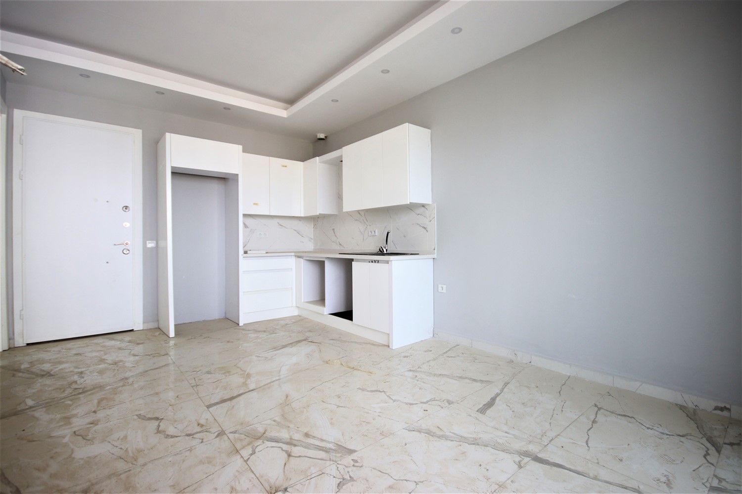 New apartment 1+1 in excellent location in Mahmutlar