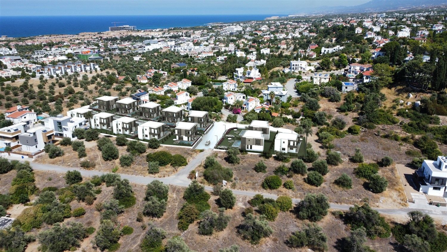 New complex of exquisite villas in quiet Çatalkoy region