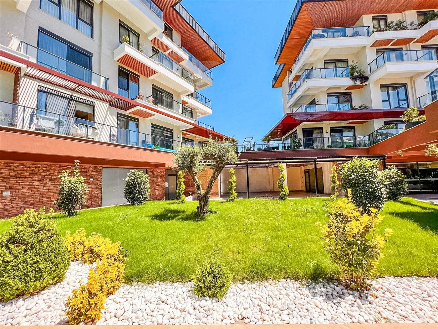 Apartment 3+1 with terrace in new building - Oba, Alanya