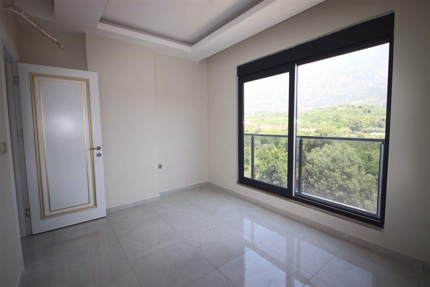 Mountain view apartment 1 + 1 in new building - Mahmutlar district