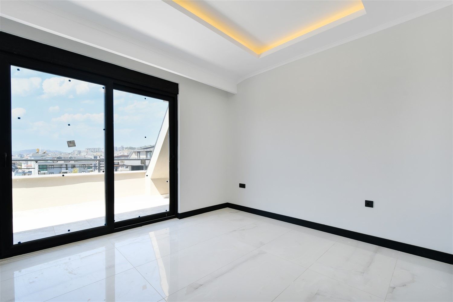 Ters duplex 3+1 in a new complex, Oba - Alanya