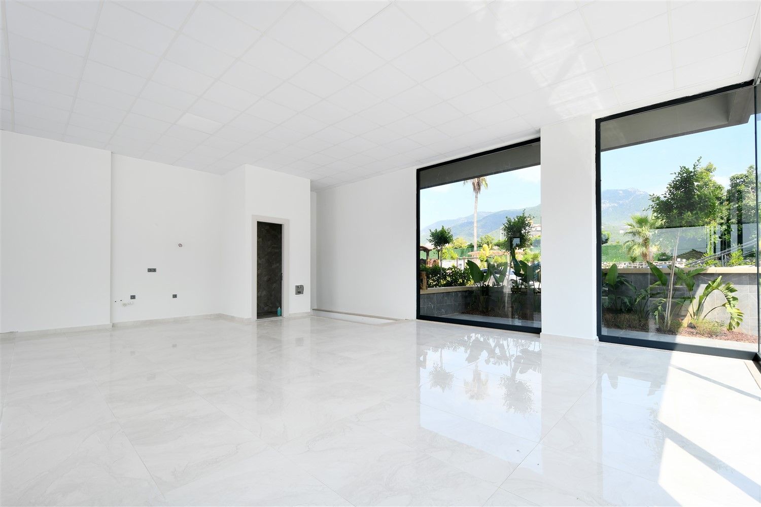 Commercial premises in a new building, Oba - Alanya