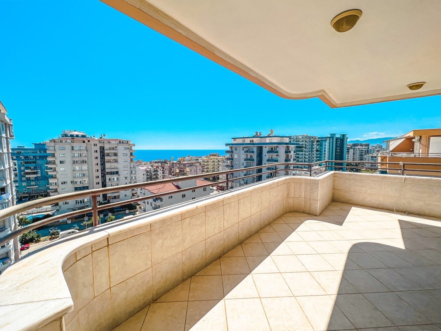 Penthouse 4+1 within walking distance to the sea - Mahmutlar district