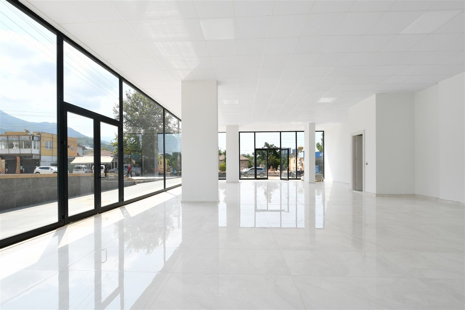 Commercial premises in a new building, Oba - Alanya