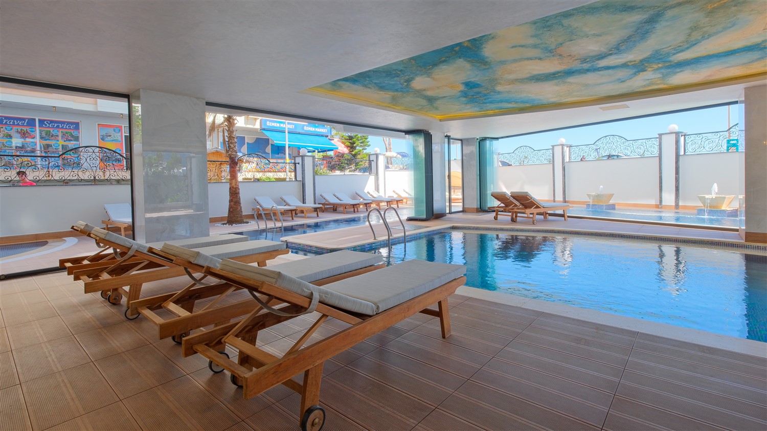 Furnished 1+1 apartment on the first coastline in the center of Alanya