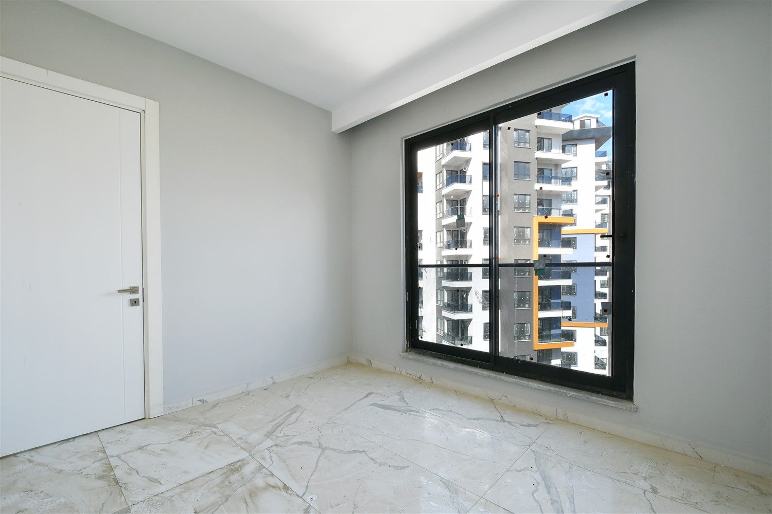 New 1+1 apartment in an excellent location in popular Mahmutlar