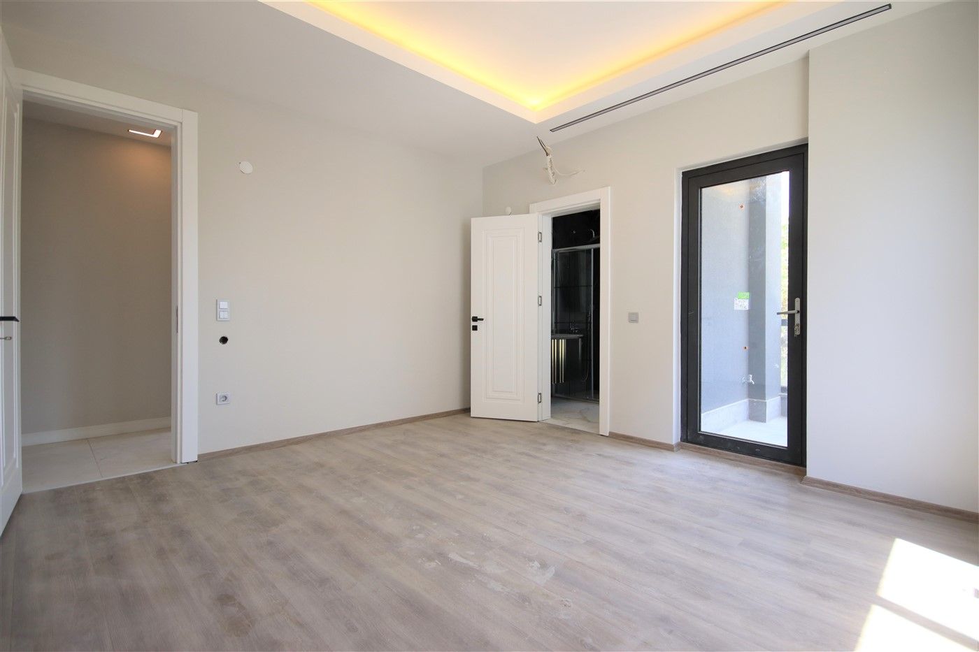 Large apartment 3+1 in new building - Oba district, Alanya