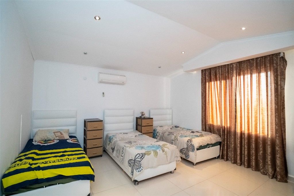 Spacious penthouse 3+1 in complex with infrastructure - Oba district, Alanya