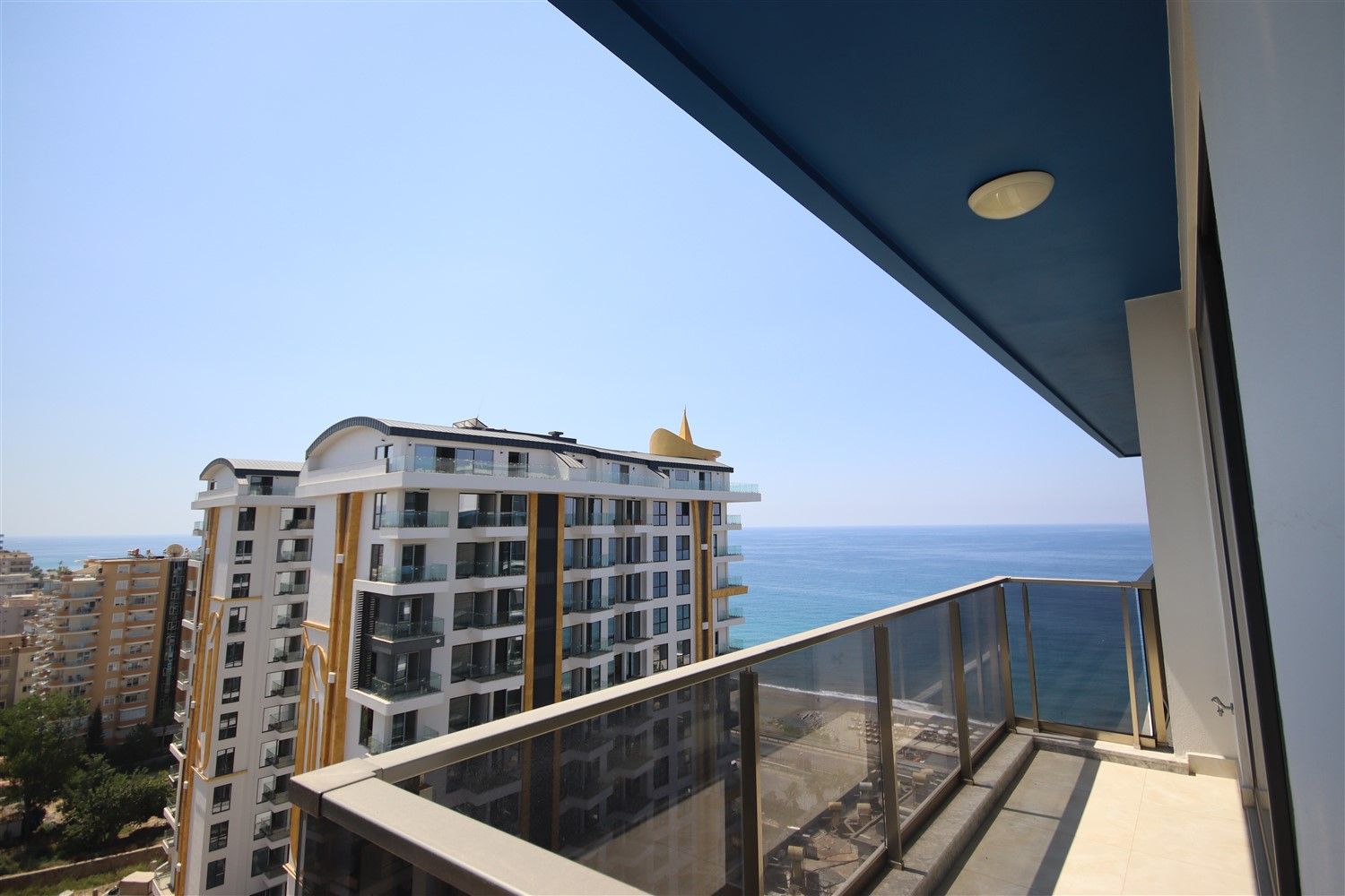 Penthouses 2+1 and 3+1 in the residential complex on the first coastline