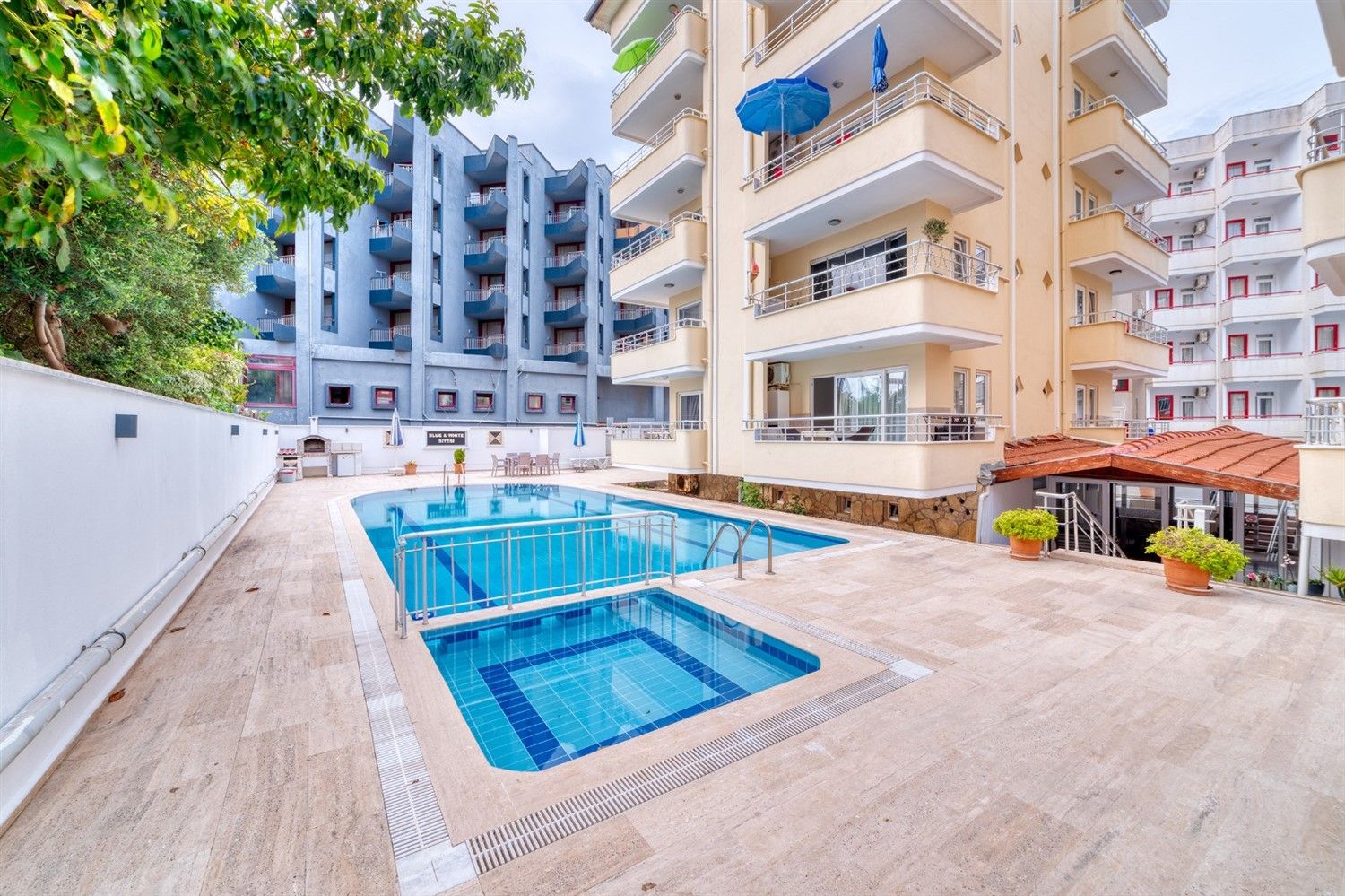 1 bedroom furnished apartment with outdoor pool in 100 m from the beach in Oba