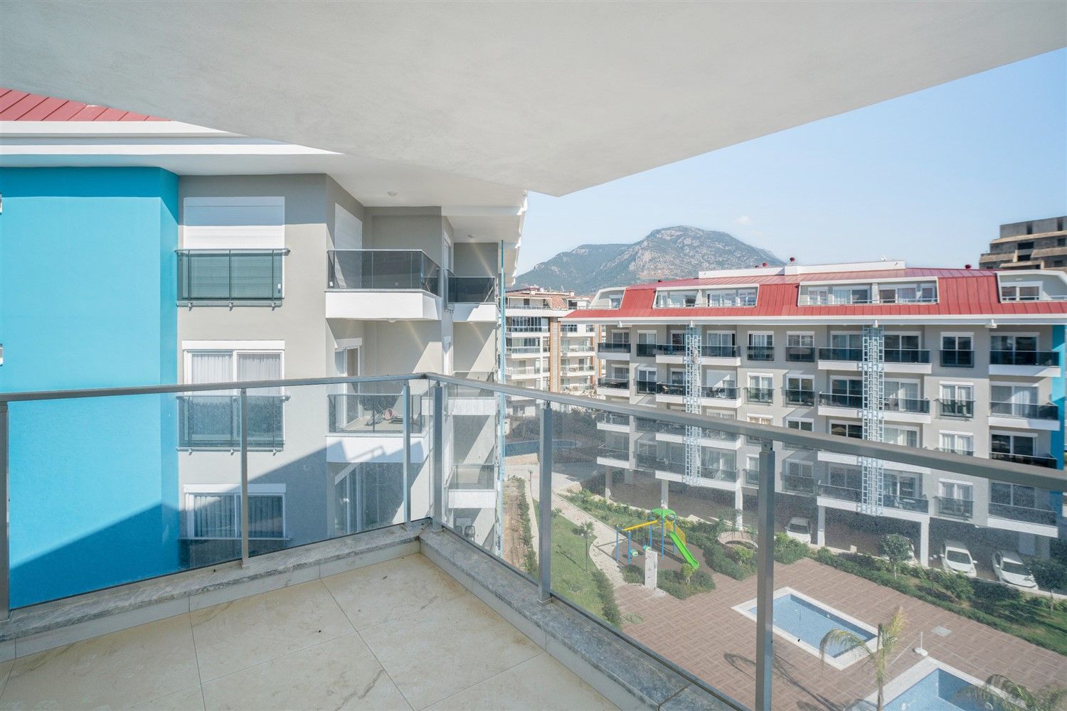 New 4+1 penthouse in a respectable residential complex in the Kestel district