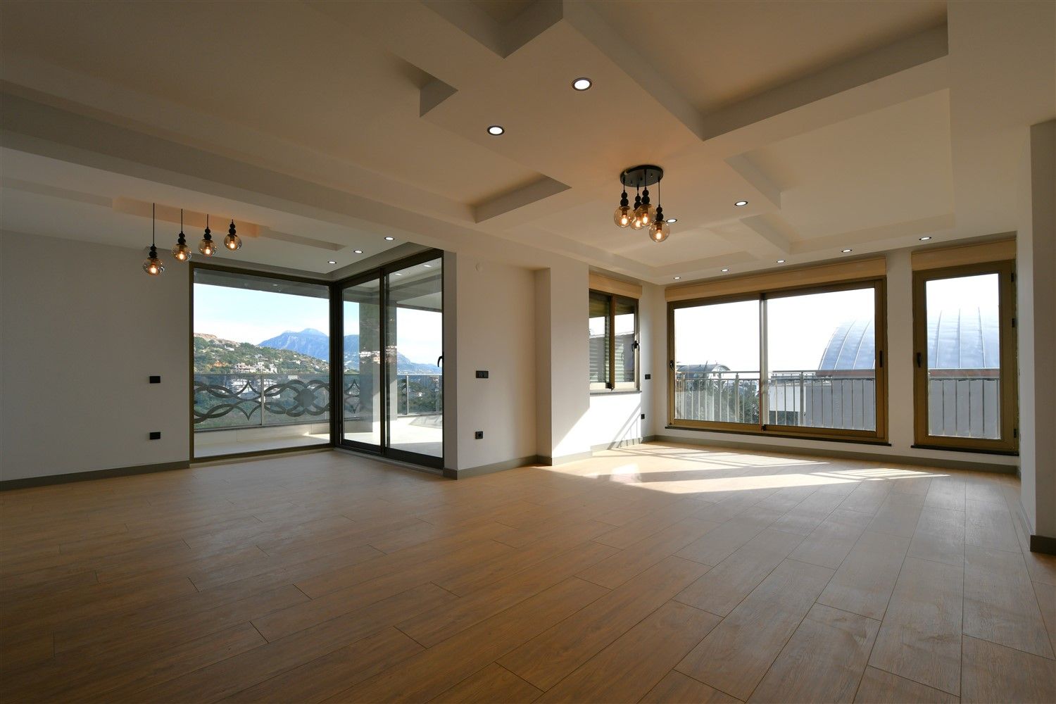 Great 5 bedrooms penthouse in Alanya