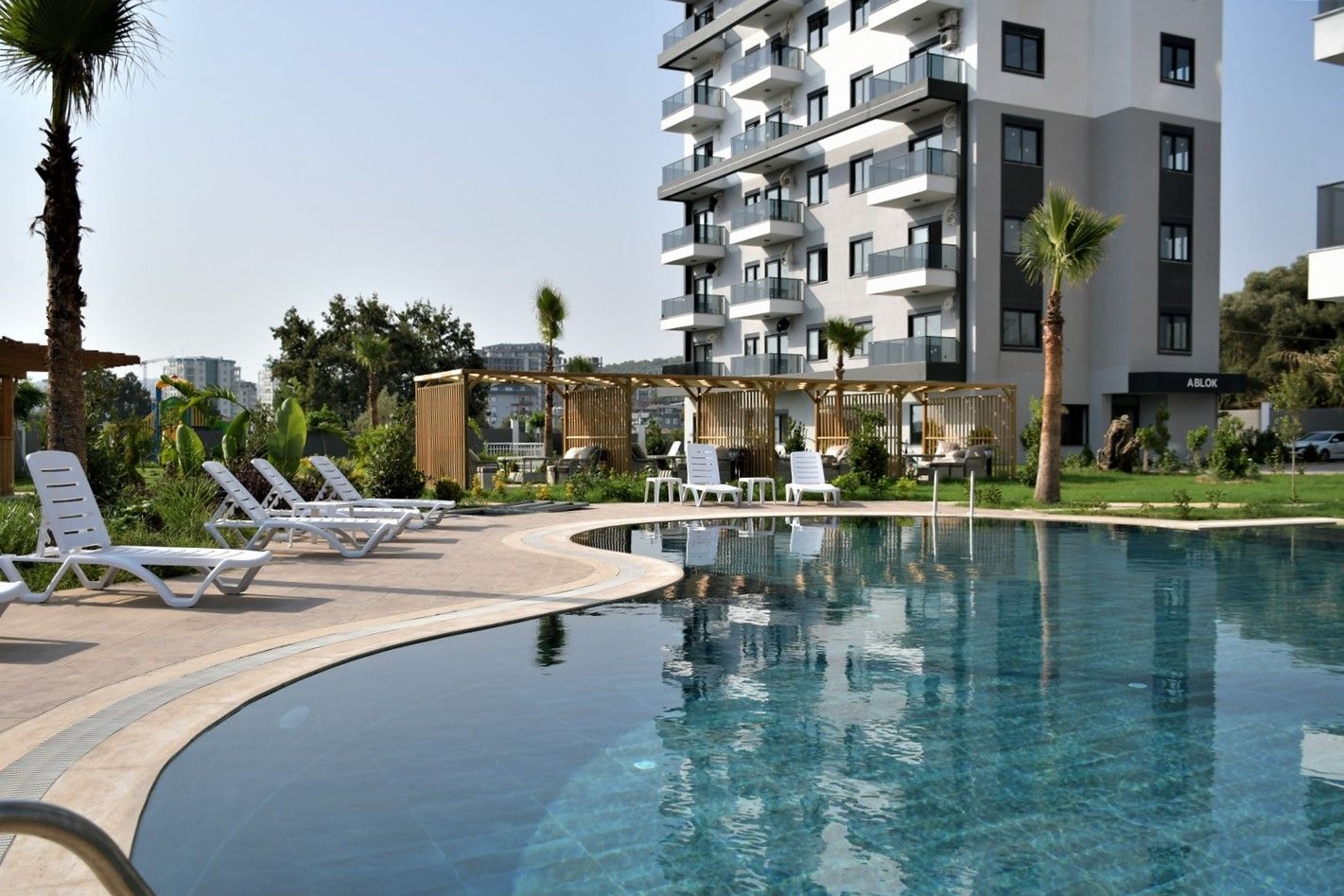 Ready to live in apartments of various layouts in Avsallar district