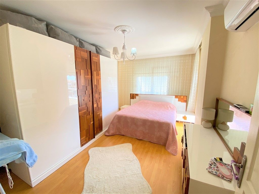 2+1 apartment with separate kitchen in the center of Alanya