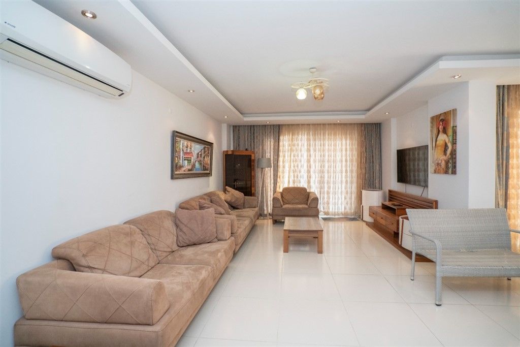 Spacious penthouse 3+1 in complex with infrastructure - Oba district, Alanya