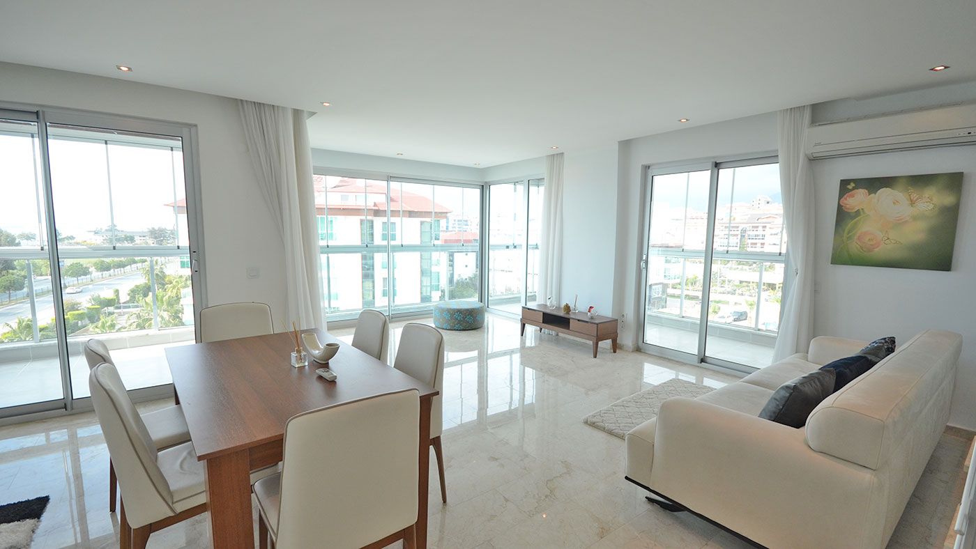 Sea view penthouse 2+1 on the first coastline in Kestel