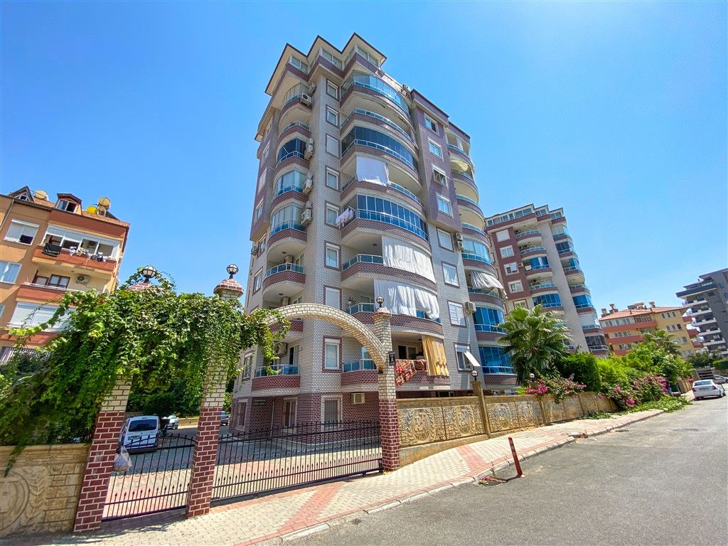 2+1 apartment with separate kitchen in the center of Alanya