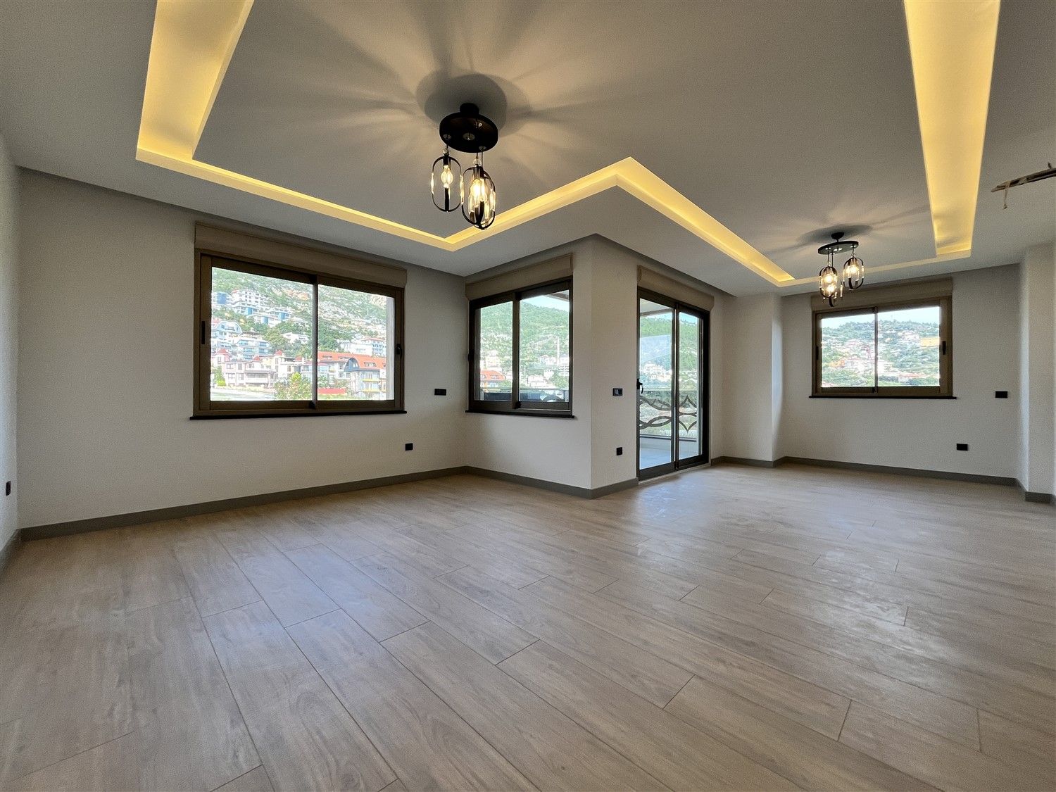 Great 5 bedrooms penthouse in Alanya