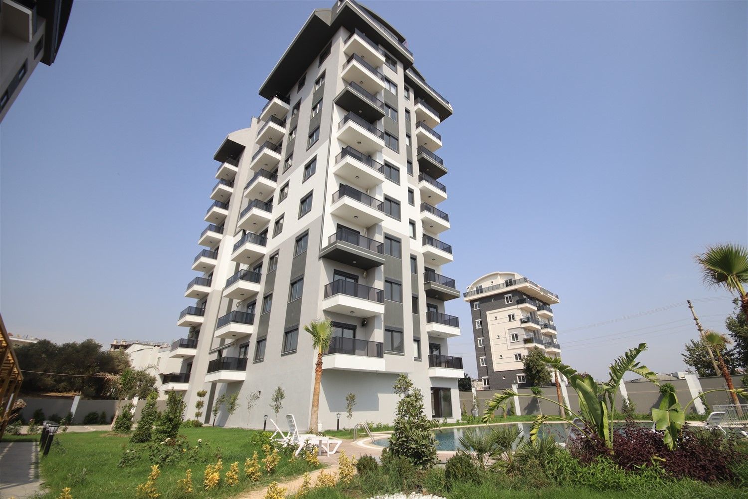 Ready to live in apartments of various layouts in Avsallar district