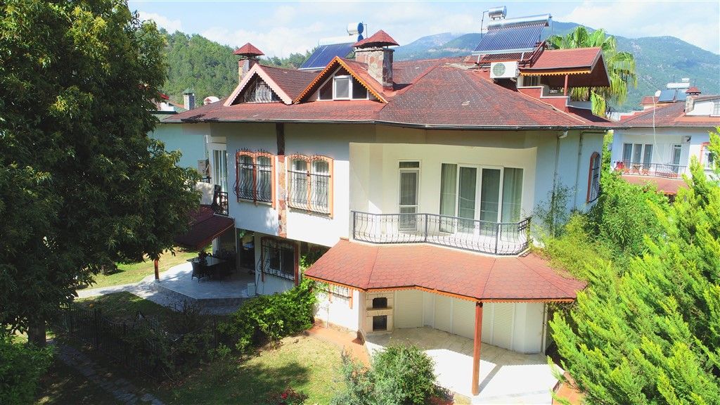 Large 4+1 villa on the bank of mountain river Dim Chai