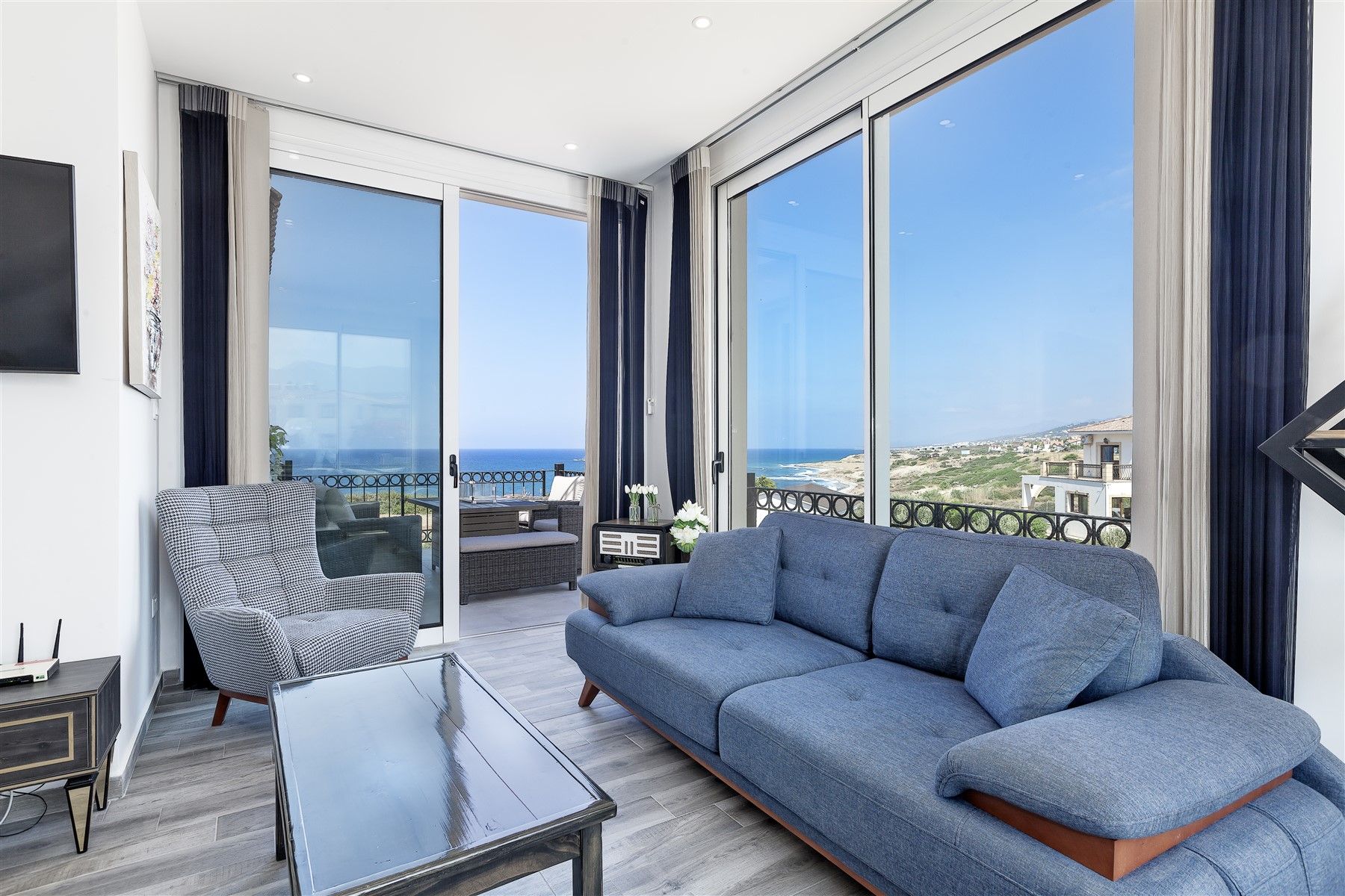 Apartments with exciting Mediterranean sea and mountains views 