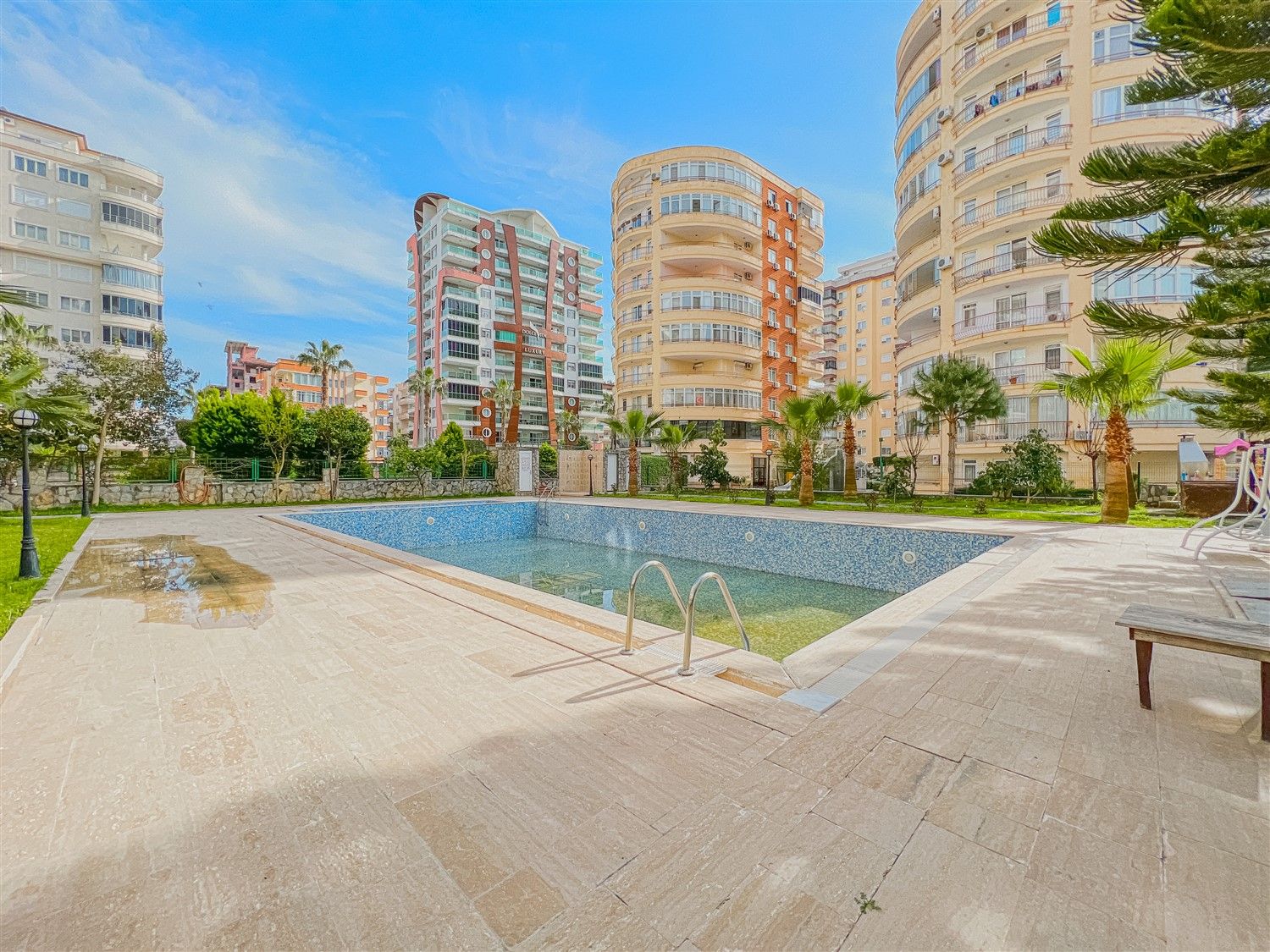 Bright apartment 2+1 in 350 m from the beach in Mahmutlar