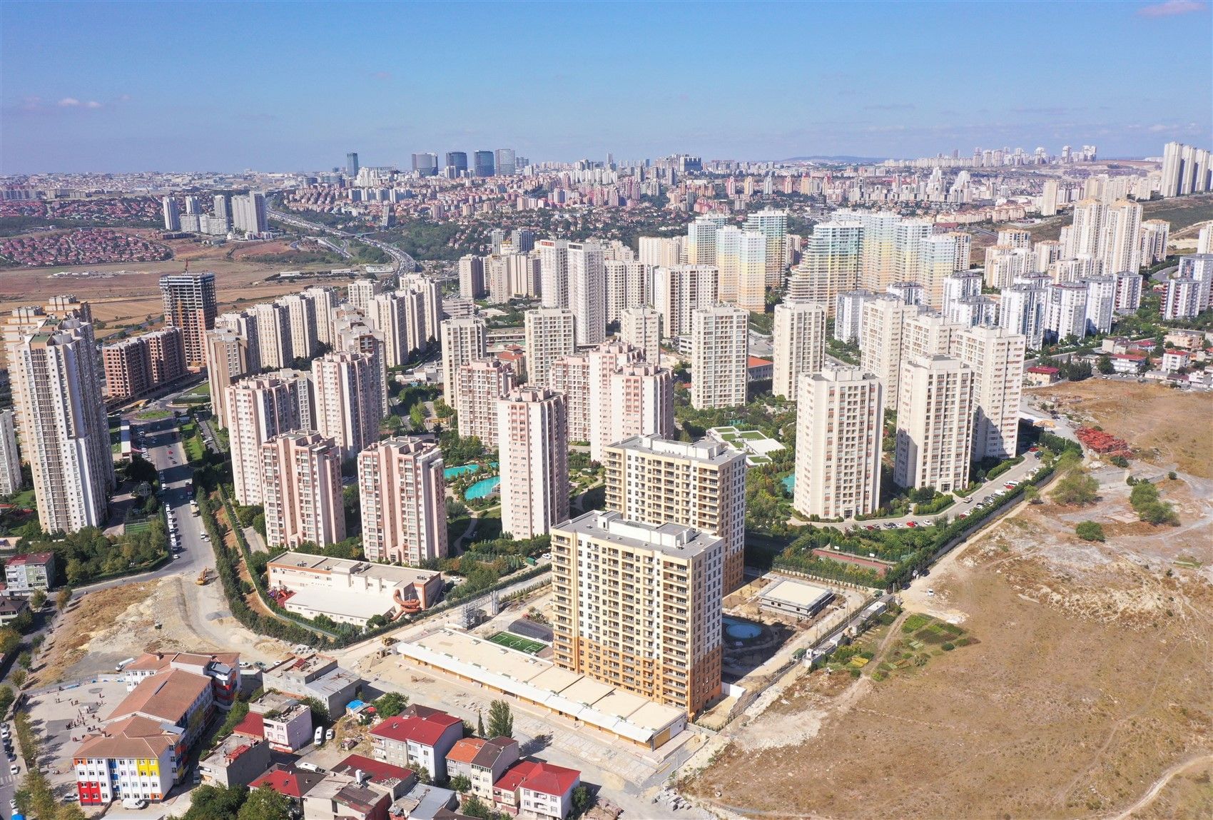 New apartments in large-scale residential complex - Avcilar district