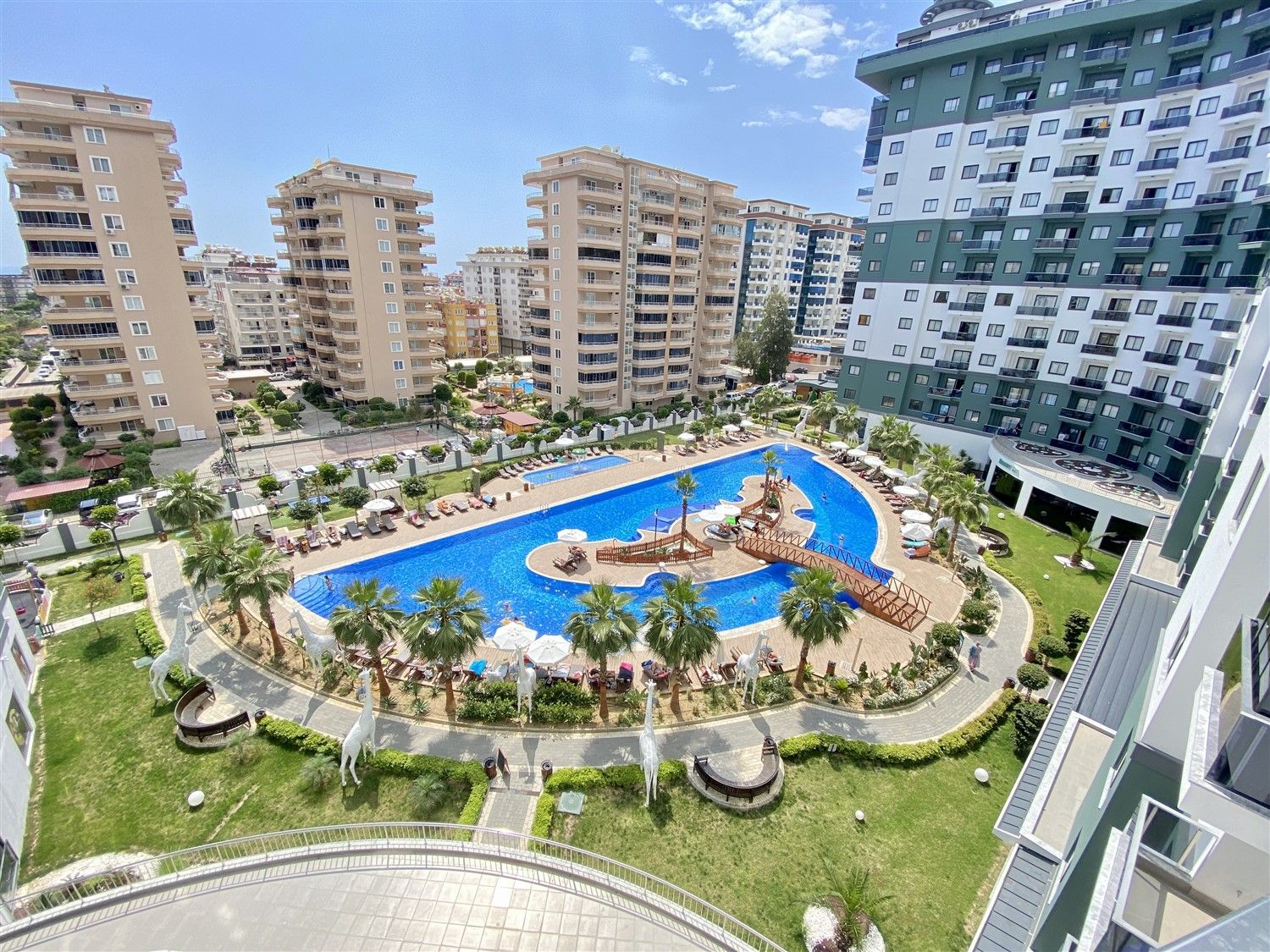 Apartment 1+1 in hotel-type complex, Mahmutlar district