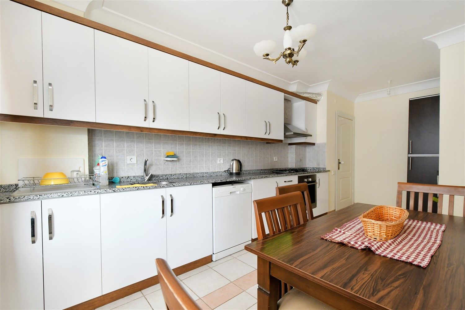 Apartment 2+1 with separate kitchen 2 minutes from the Cleopatra Beach