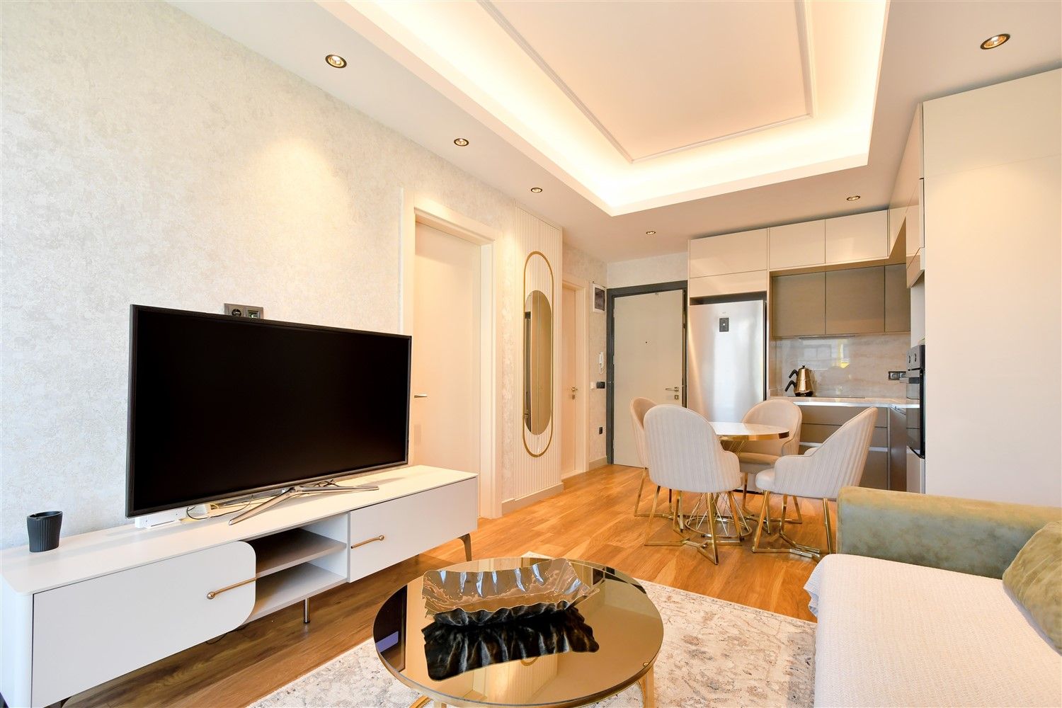 Modern 1+1 apartment with furniture, in a premium complex