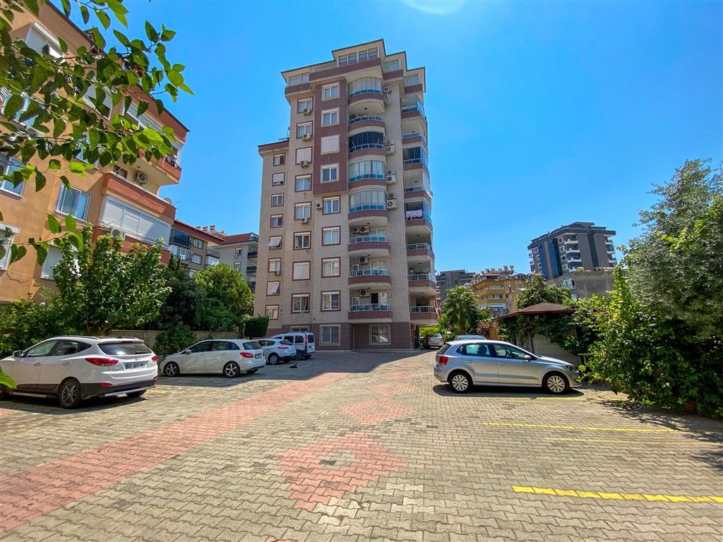 2+1 apartment with separate kitchen in the center of Alanya