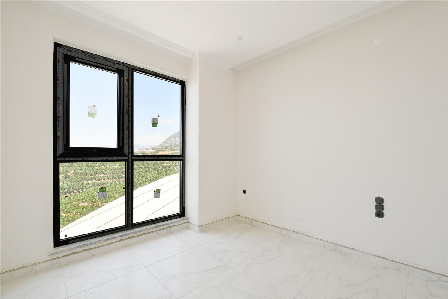 Apartment at the final stage of construction in Mahmutlar