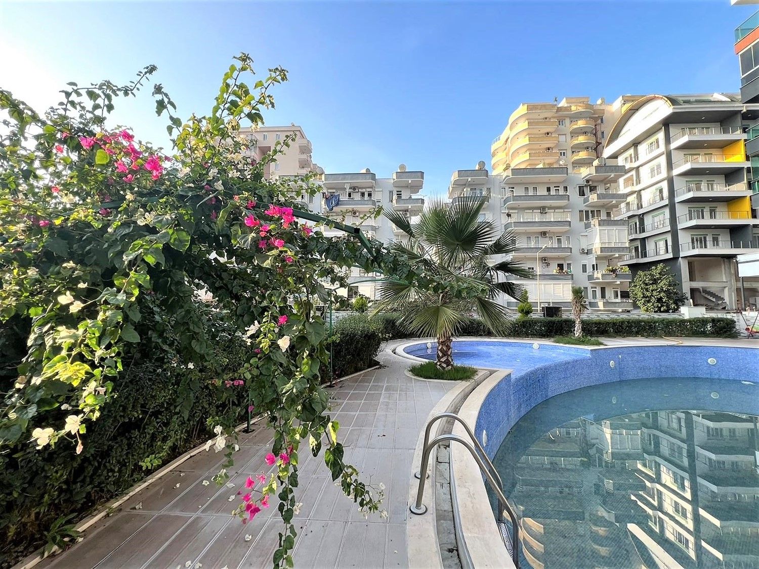 Apartment 2+1 in popular Mahmutlar district