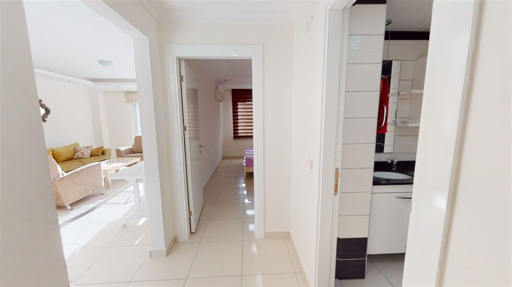 1+1 apartment in respectable residential complex in Avsallar