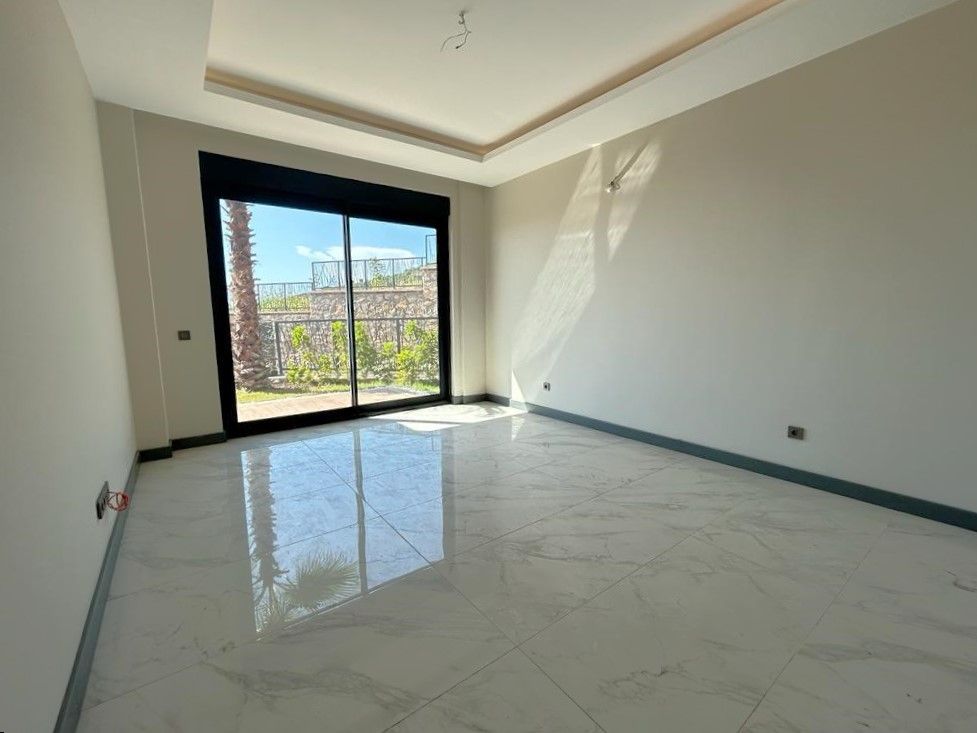 Garden duplex 4+1 in new residential complex, Alanya