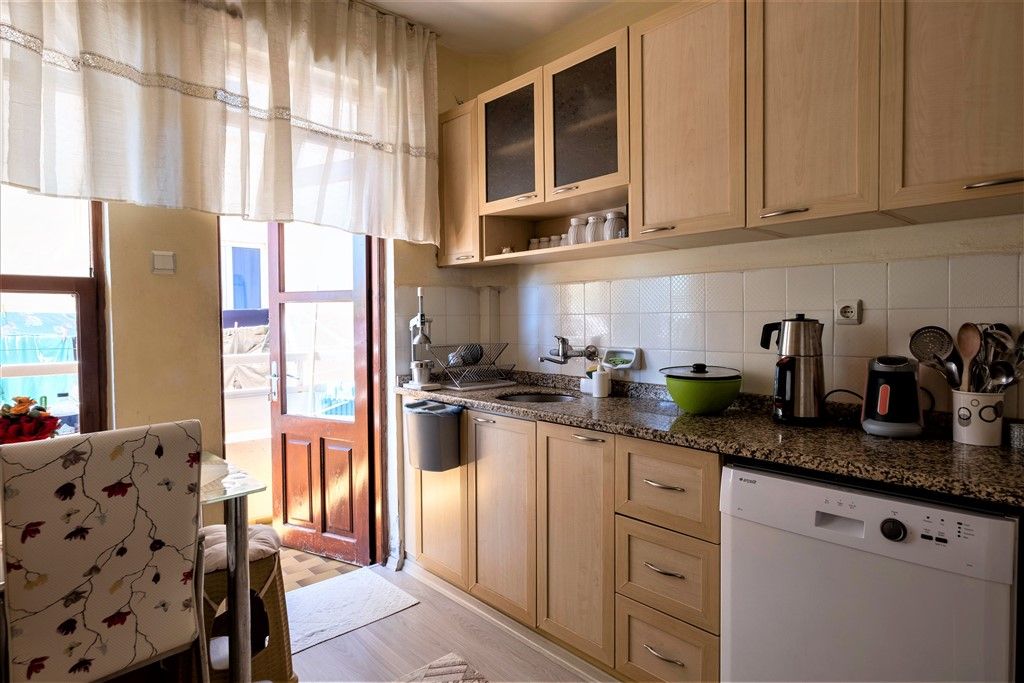 3-bedrooms apartment with separate kitchen in the center of Alanya