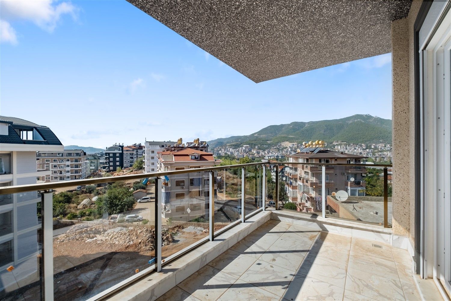 New mountain view apartment 2+1 in Oba, Alanya
