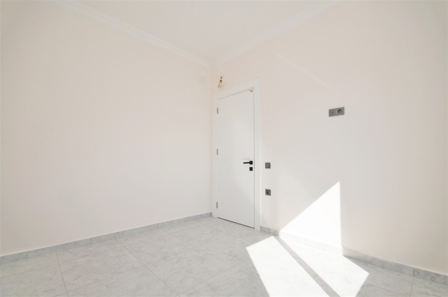 Bright 1-bedroom apartment in a new complex