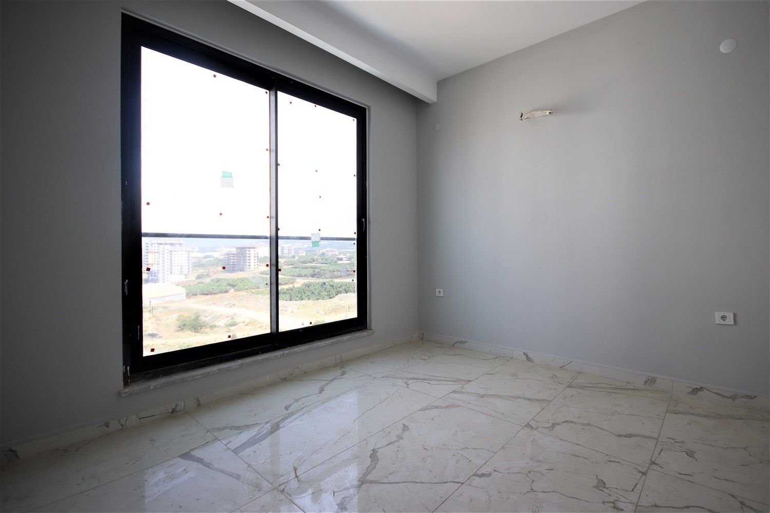 New apartment 1+1 in excellent location in Mahmutlar