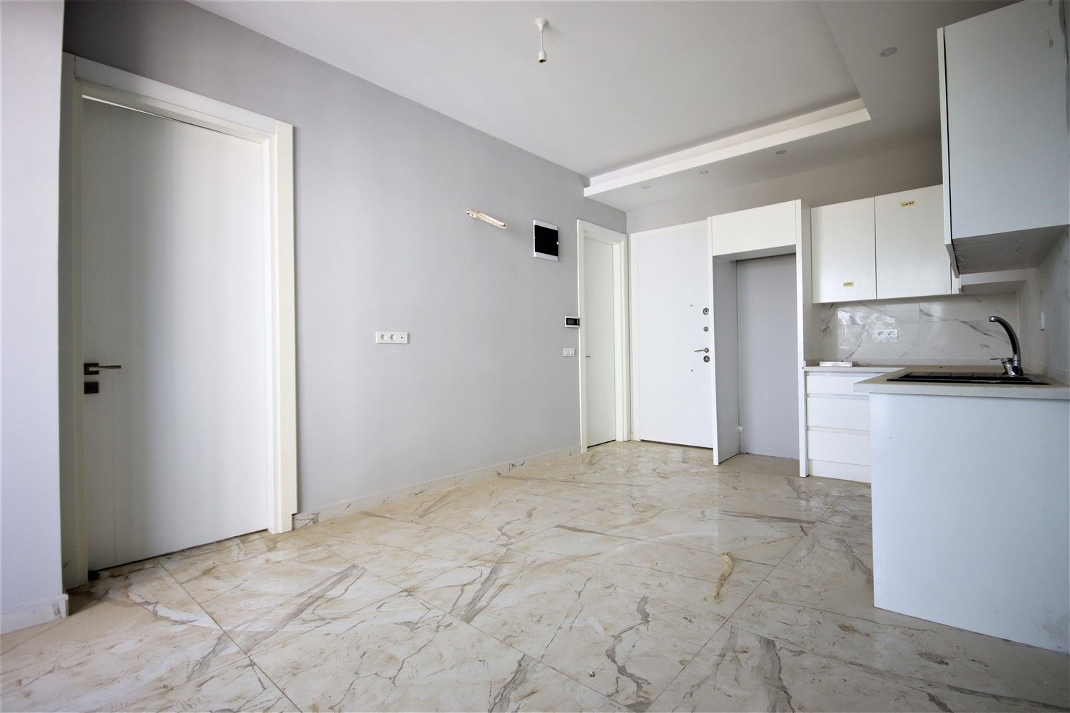 New apartment 1+1 in excellent location in Mahmutlar