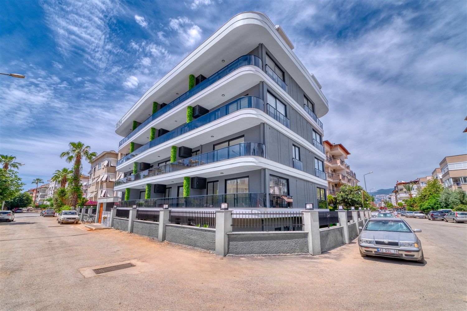 New 3+1 penthouse within walking distance from a good beach