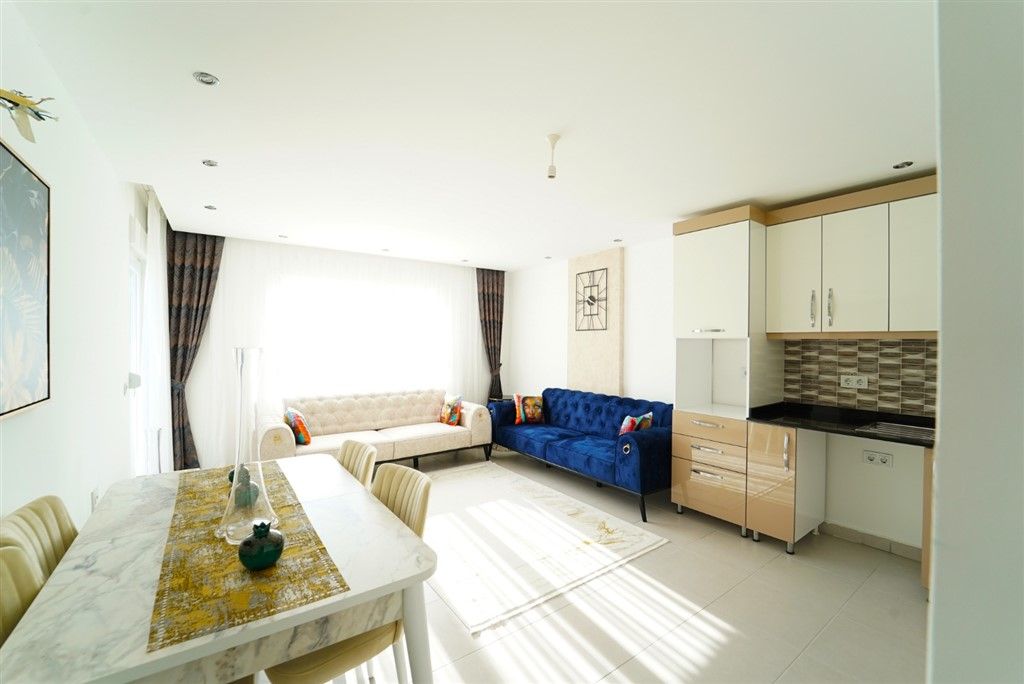 Bright apartment 2+1 with furniture in popular Mahmutlar