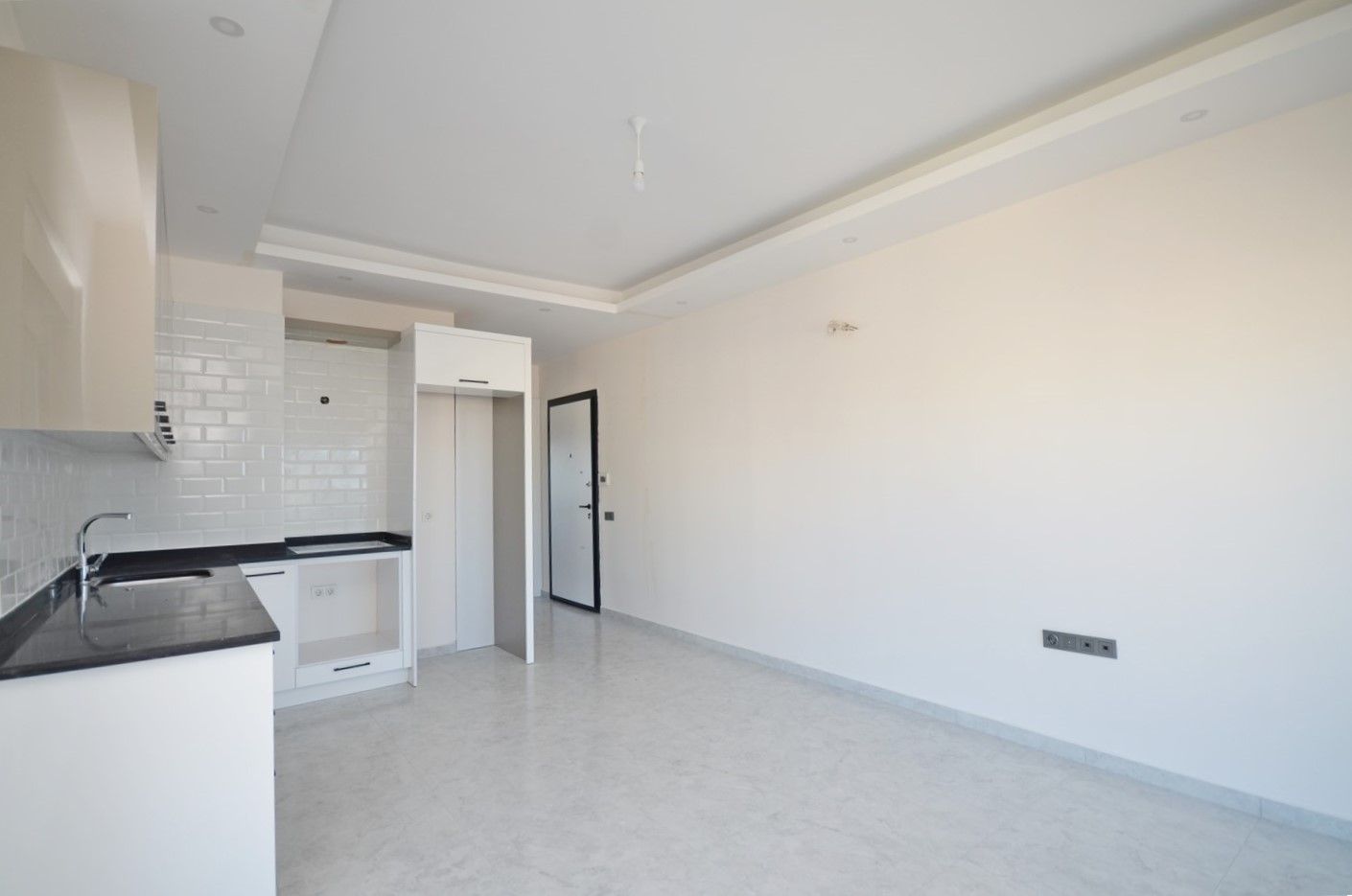 Apartment 1+1 in a new building, good location in Avsallar district
