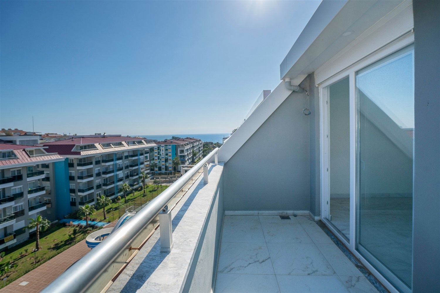 New 4+1 penthouse in a respectable residential complex in the Kestel district