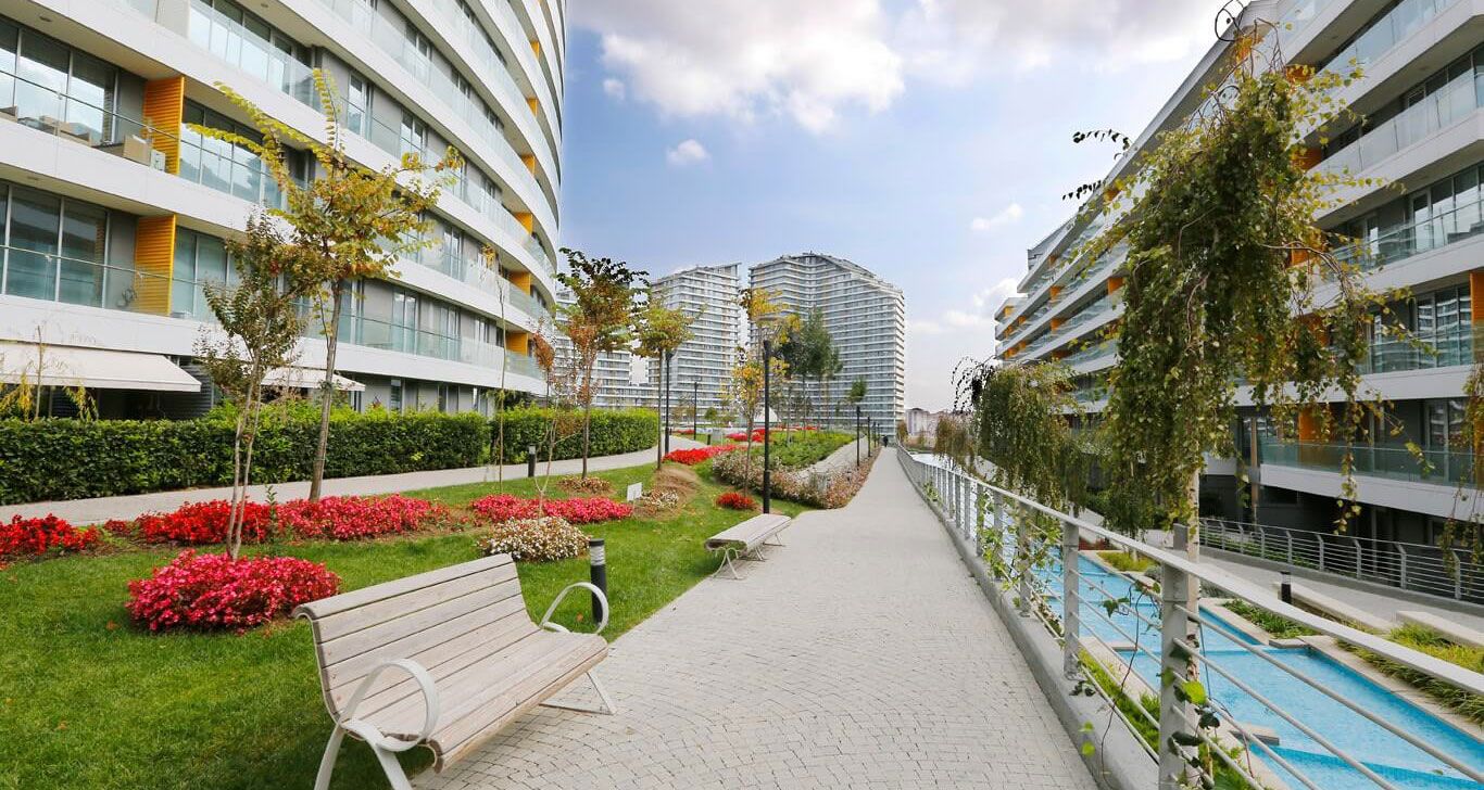 Complete apartments in a luxury project - Bagcilar, Istanbul