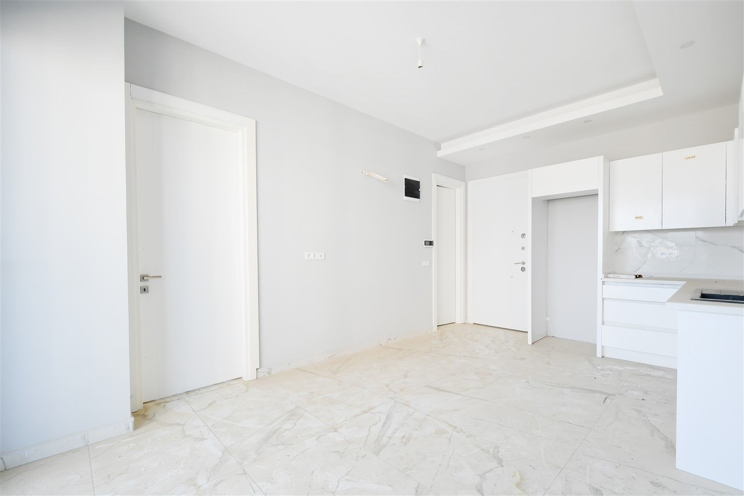 New 1+1 apartment in an excellent location in popular Mahmutlar