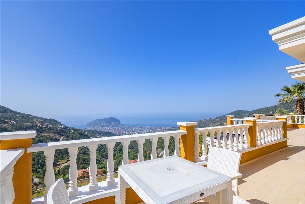 Villa in a quiet and picturesque area of Tepe