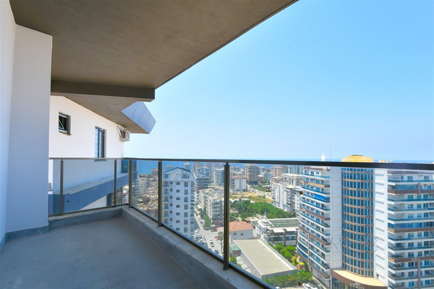 Penthouse 2+1 in excellent location in Mahmutlar district