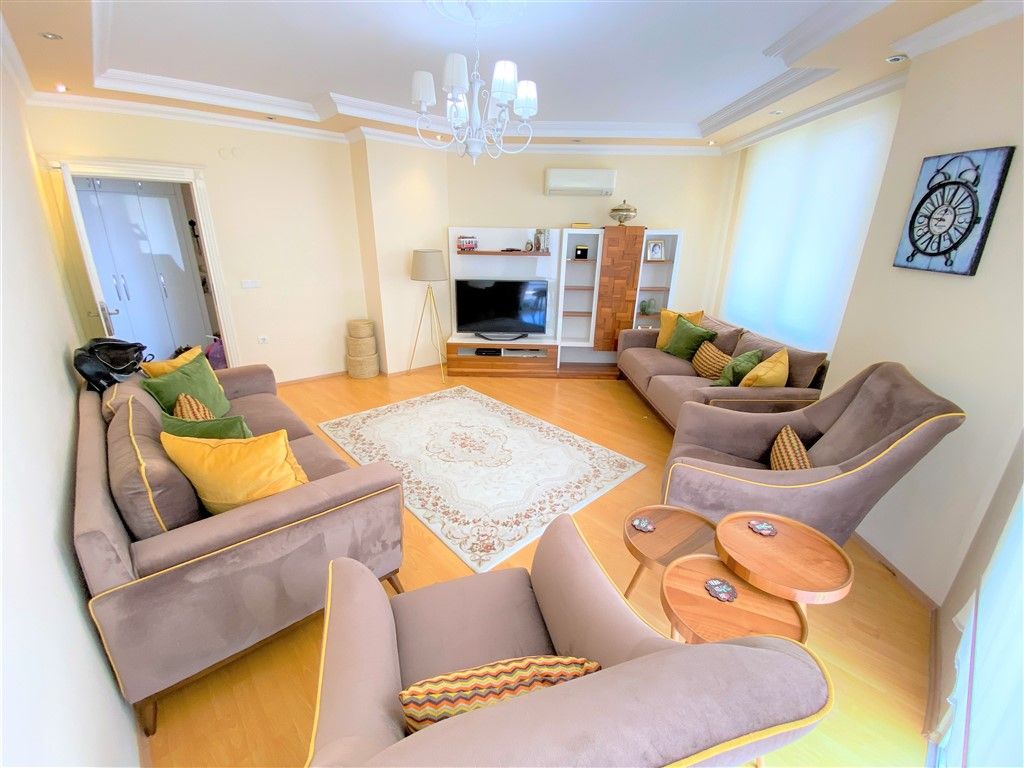 2+1 apartment with separate kitchen in the center of Alanya